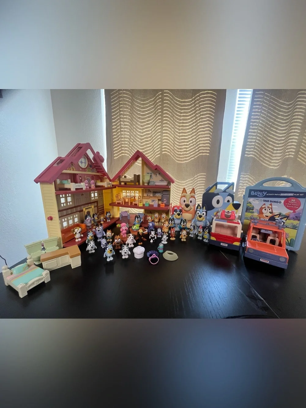 Bluey Playhouse & Figures Set - Pink and Yellow Playhouse with Vehicles